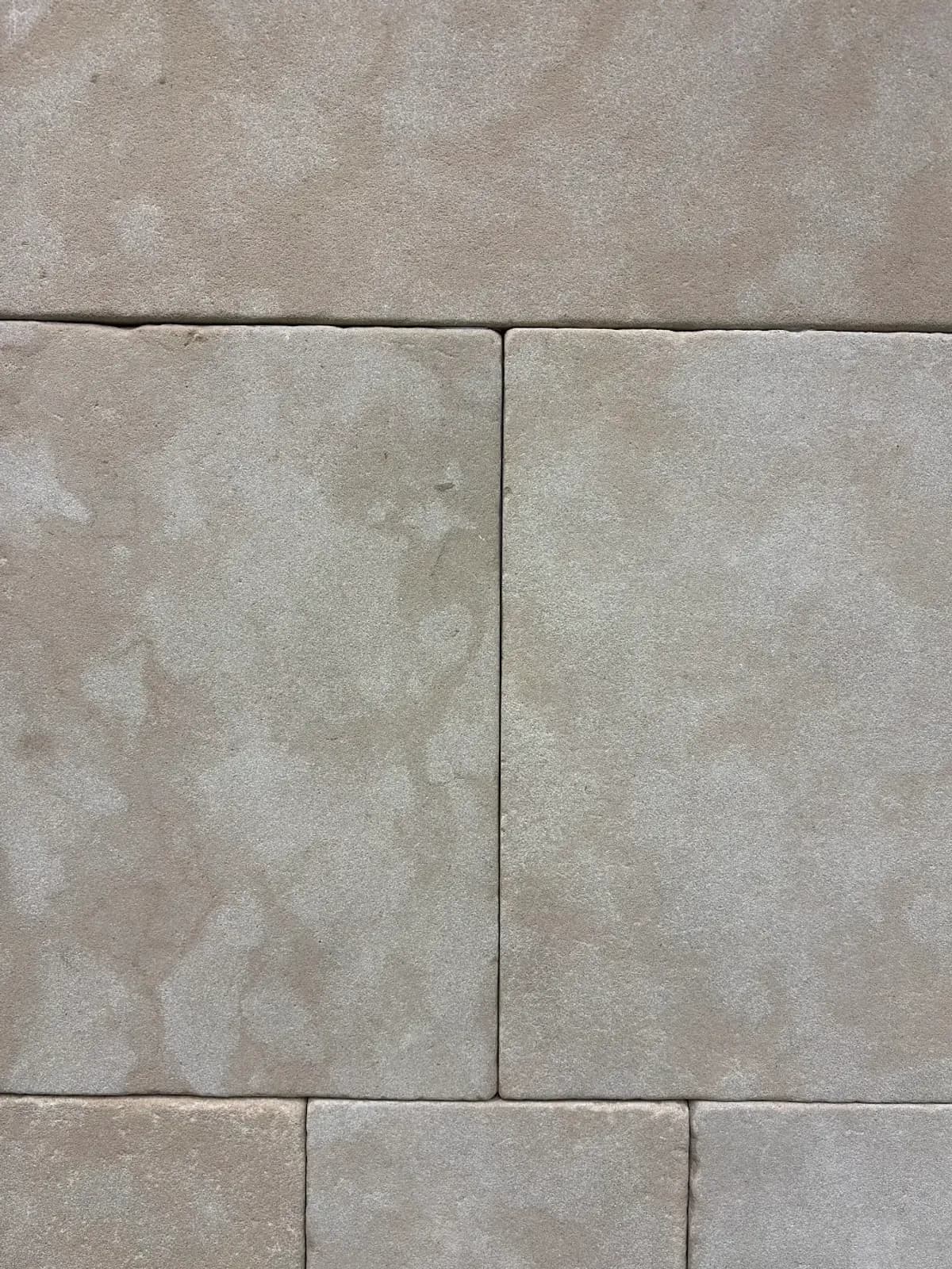 Atlas Beige Château Vieilli — in context